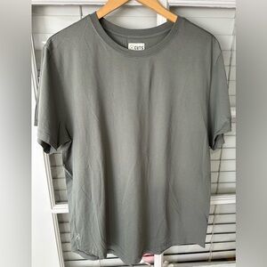 Cuts Men's Curve Hem T-Shirt in Olive